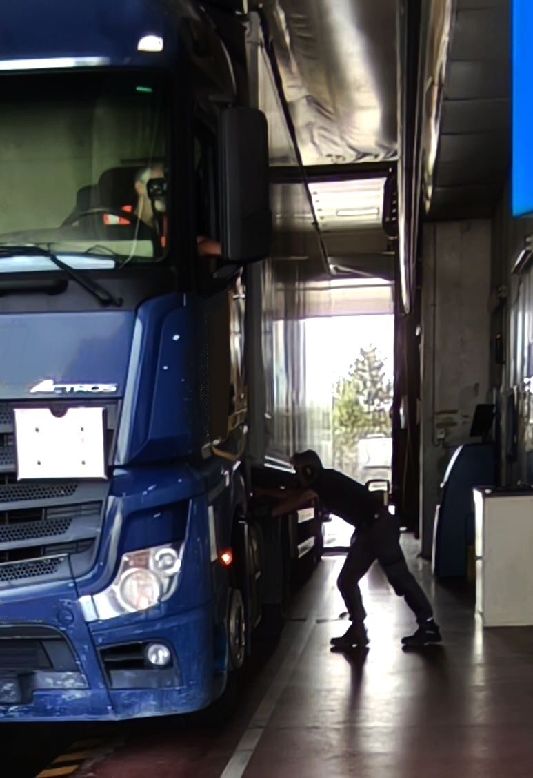 Camion en cours de contrôle